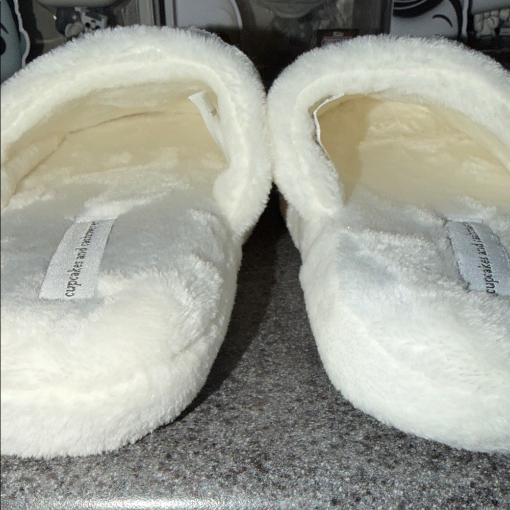 Slippers with Blue Bow - Picture 3 of 4